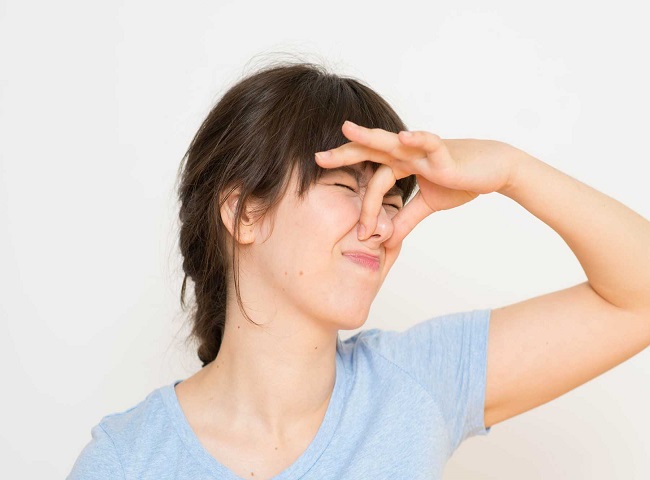 N&ecirc;n xử l&yacute; m&ugrave;i h&ocirc;i trong toilet bằng c&aacute;ch n&agrave;o