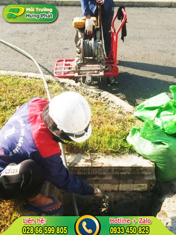 Sử dụng m&aacute;y m&oacute;c t&acirc;n tiến để xử l&yacute; b&ugrave;n thải